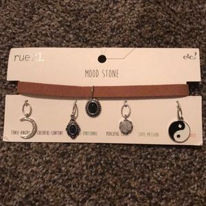 Mood stone choker